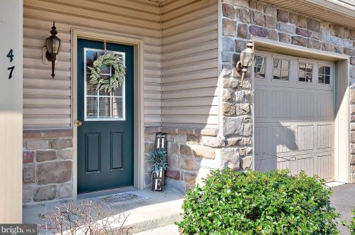 47 Crooked Dr, West Enola, PA 17025-1522