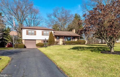 319 Clemens Rd, Harleysville, PA 19438-1906
