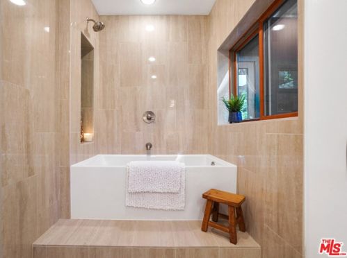 204 Topanga Canyon Blvd, Topanga CA  90290-3837 exterior