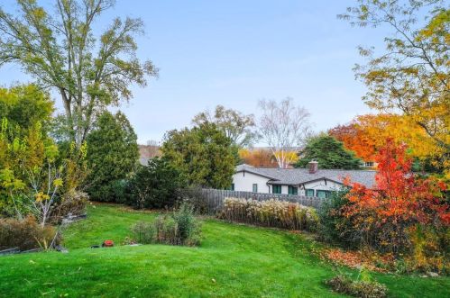 2925 Waubenoor Dr, Green Bay WI  54301-1526 exterior