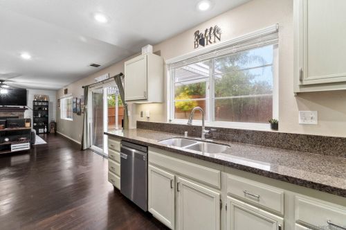 42064 Pine Needle St, Temecula CA  92591-7915 exterior