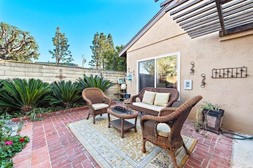 2 Emperor, Irvine CA 92604-1918 exterior