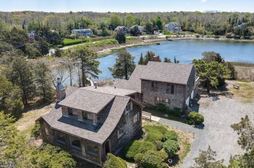 102 Nashawena St, Falmouth, MA 02540-2134