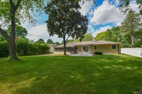 243 Green Valley Pl, West Bend, WI 53095-4958