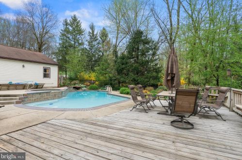 4 Stephen Dr, Glen Mills PA  19342-8803 exterior