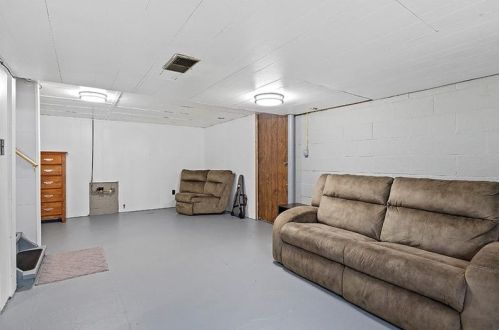 207 Dersam St, Mckeesport PA  15133-3512 exterior