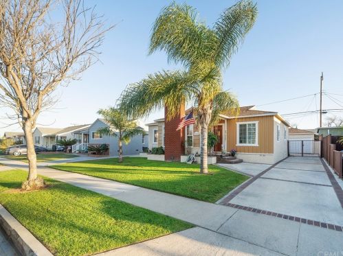 3636 Centralia St, Lakewood, CA 90712-3807