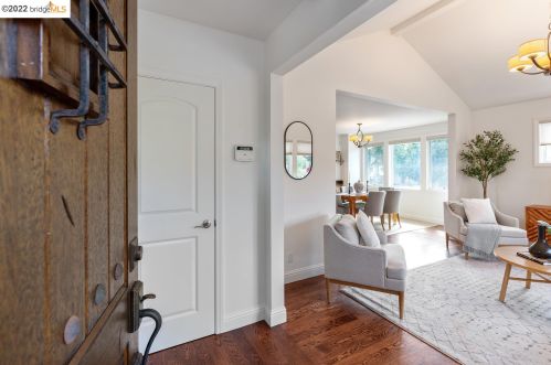 5904 Canning St, Oakland CA 94609-1306 exterior