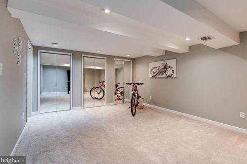 6614 Huntsman Blvd, Springfield VA 22152-2621 exterior