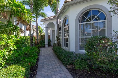 2443 Players Ct, West Palm Beach, FL 33414-7010