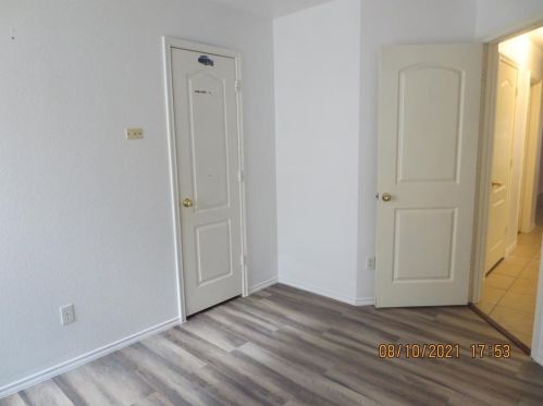 1721 Ryanfeld Dr, Midlothian TX  76063-5962 exterior