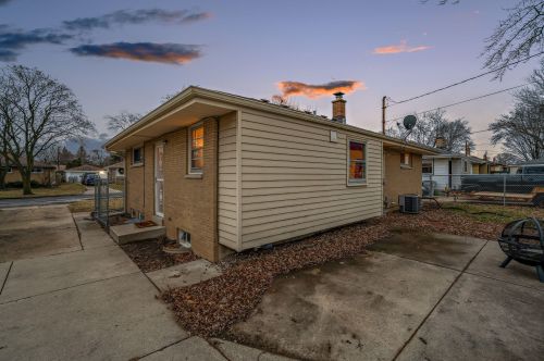8806 Lawn Ave, Milwaukee WI  53225-3530 exterior