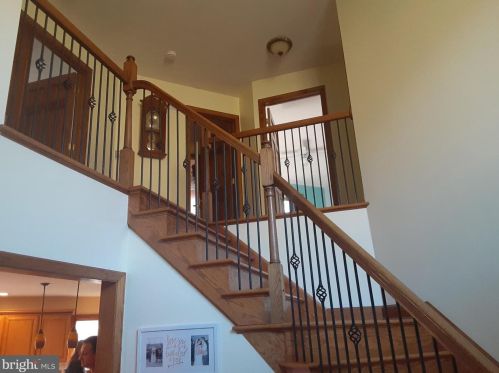 70 El Greco St, Hanover, PA 17331-8995