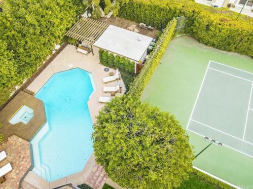 5242 Amestoy Ave, Van Nuys CA 91406-2112 exterior