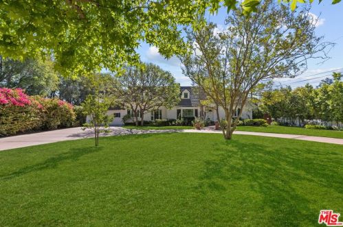5022 Ventura Canyon Ave, Van Nuys, CA 91423-1422