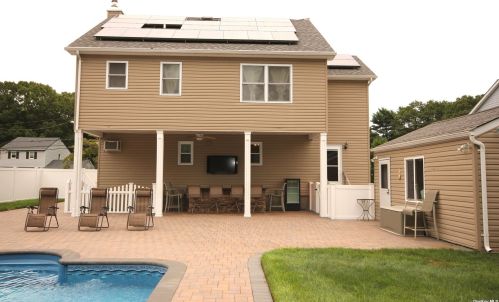 656 Sandra Ave, West Islip NY  11795-2524 exterior