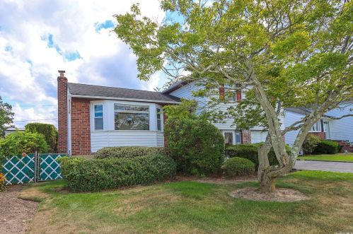 1205 Julia Ln, North Bellmore, NY 11710-1924