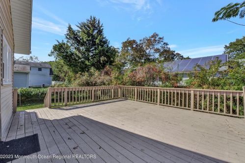 226 Davis Ave, Lacey NJ  08731-3519 exterior