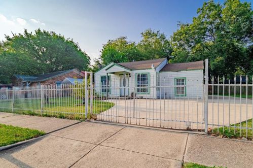 3520 Kellis St, Fort Worth, TX 76119-5765