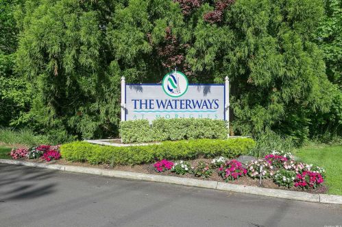 525 Highland Ct, Moriches NY  11955-1734 exterior