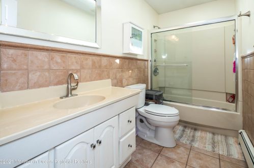 124 Statesir Pl, Tinton Falls NJ  07701-6143 exterior