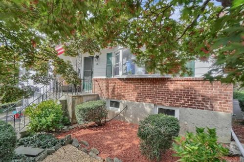 141 Princeton Dr, Hartsdale, NY 10530-2018