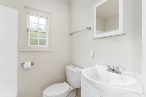 1122 89th Ave, Oakland CA  94621-1120 exterior