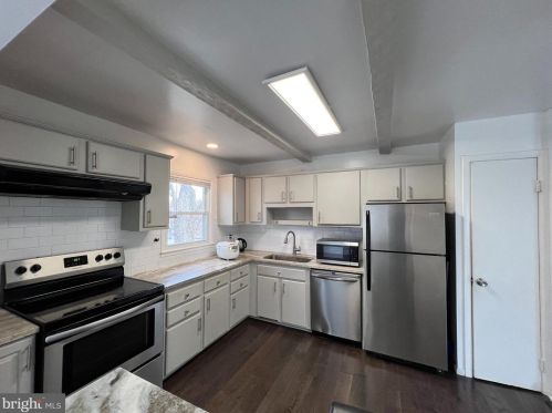 13541 Kaslo Dr, Woodbridge VA  22193-4629 exterior