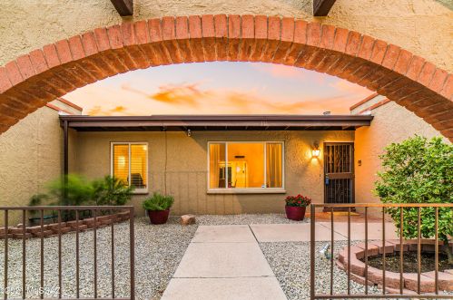 5450 Craycroft Cir, Tucson, AZ 85718-6815