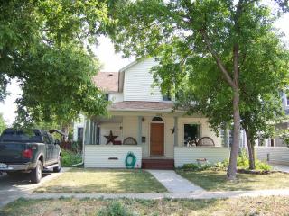 334 Chadron Ave, Chadron, NE 69337-2323