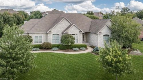 1327 Alexandria Pkwy, Canton, OH 44709-4889