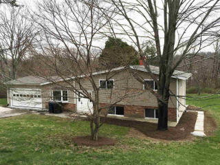 1 Hilltop Dr, Mahopac, NY 10541-2815