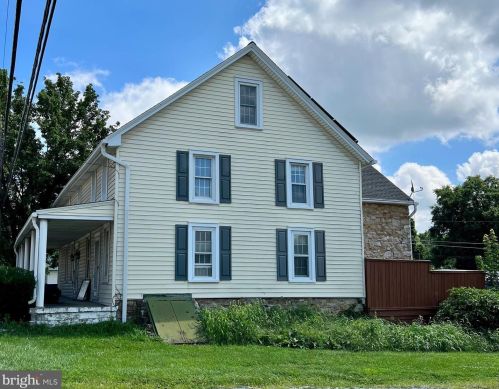 5461 Division Hwy, Beartown, PA 17555-9217