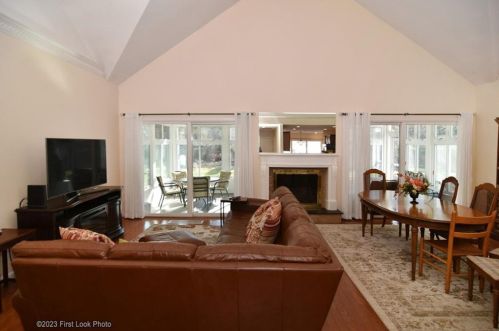 18 Bagy Wrinkle Cv, Warren RI  02885-4115 exterior