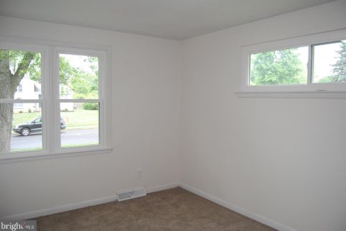 2065 Geoffrey Dr, Willow Grove PA  19090-2217 exterior