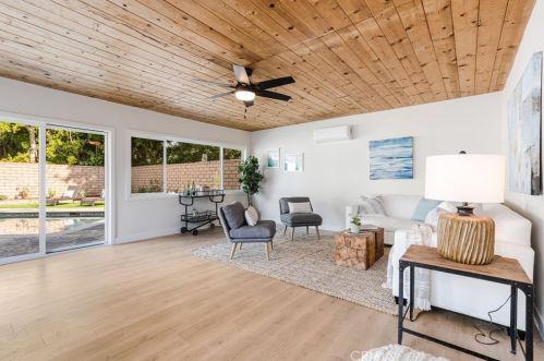 6464 Firmament Ave, Van Nuys CA  91406-6218 exterior