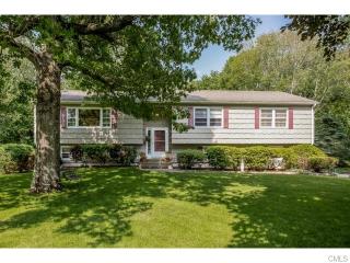 26 Colonial Dr, Bridgeport, CT 06611-1506
