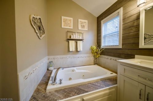 130 Holland Rd, Wantage NJ  07461-2835 exterior