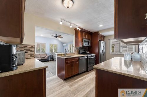 23 Victory Pl, East Brunswick NJ  08816-2232 exterior