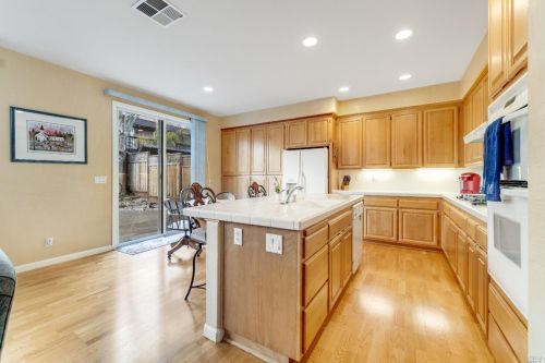 1409 Birdie Dr, Windsor CA  95492-8717 exterior