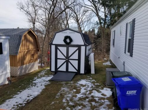140 E St, Groton, CT 06340-5368