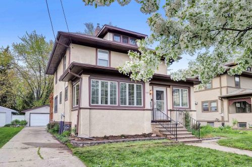 1127 Lawe St, Green Bay, WI 54301-3422