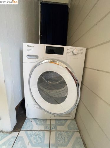 840 58th St, Oakland CA  94608-1404 exterior