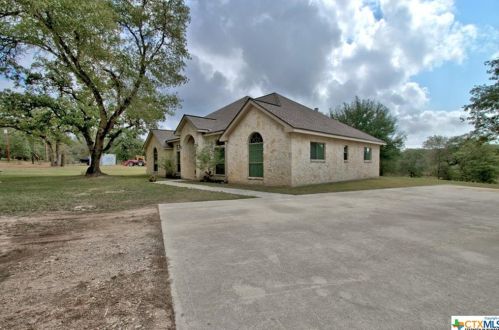 332 Polly Ln, Lavernia, TX 78121-5229
