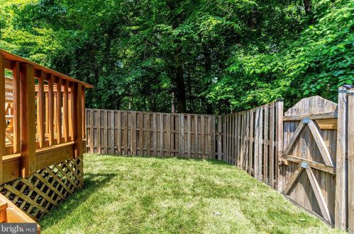 8064 Donegal Ln, Springfield VA  22153-2360 exterior