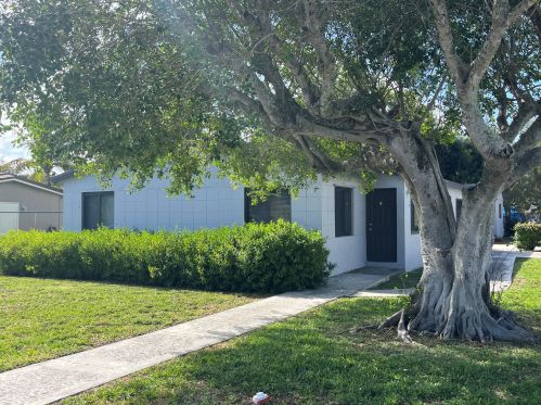 302 10th Ave, Delray Beach, FL 33444-1735