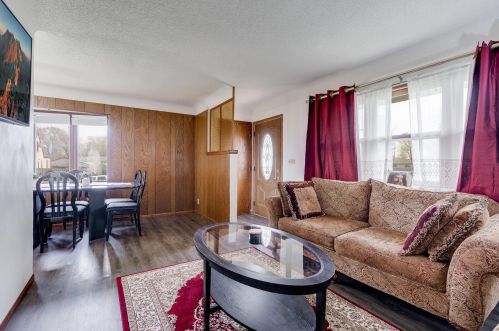 634 8th Ave, South Saint Paul, MN 55075-1607