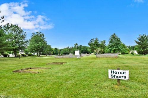 21 Twilight Trl, Belvidere NJ  07823-2905 exterior