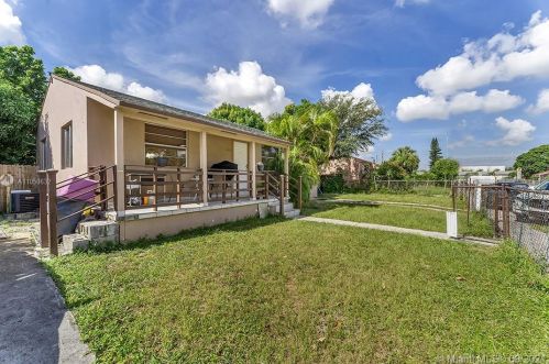 660 7th St, Hialeah, FL 33010-4532