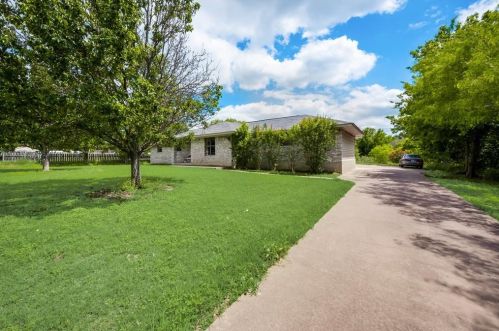 1304 Carr St, Vaughan, TX 76645-2606